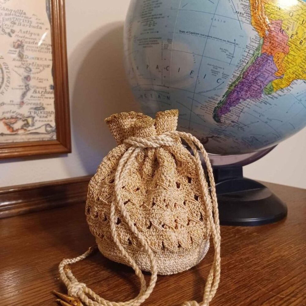 1950s Vintage Gold & Cream Thread Macrame Drawstring Purse